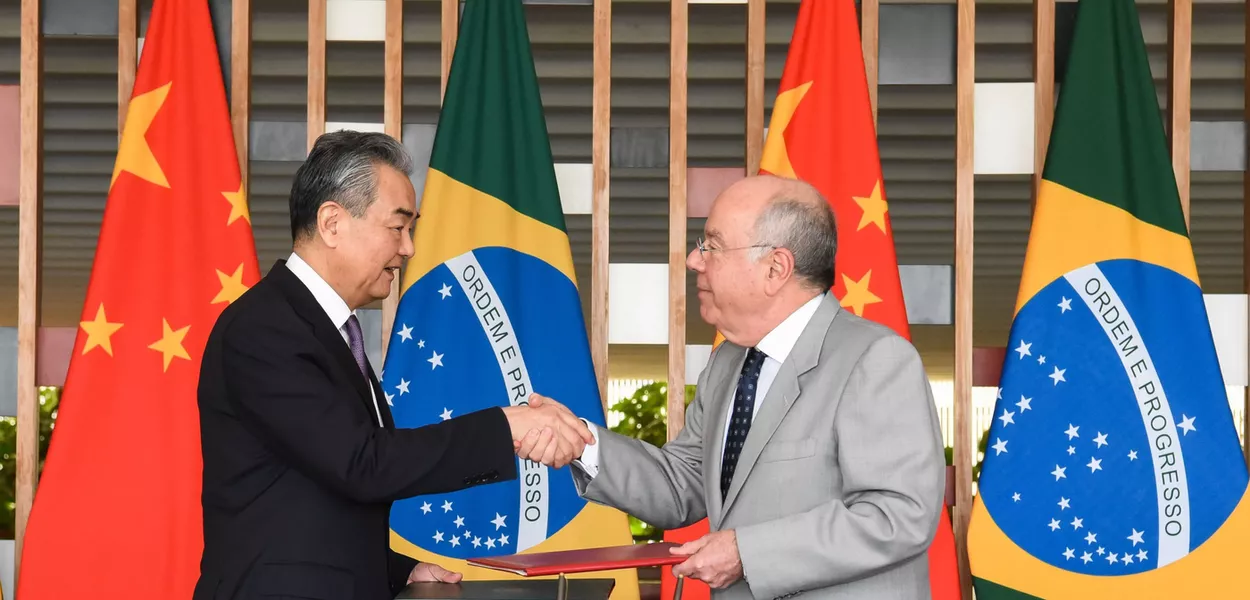 Wang Yi e Mauro Vieira, chanceleres da China e Brasil