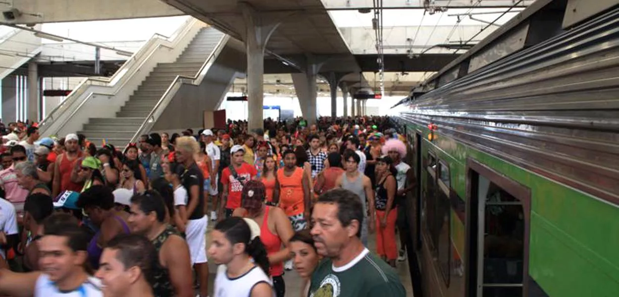 Metroviários do Recife seguem paralisados