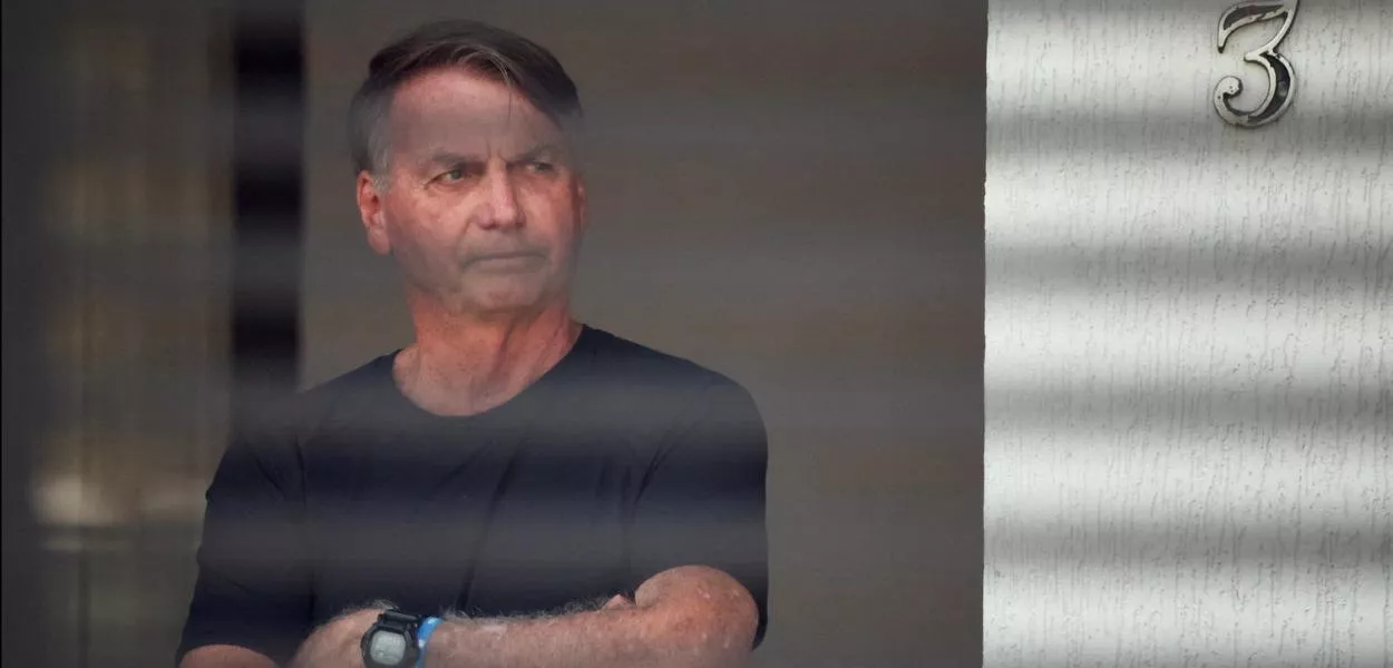 Ex-presidente Jair Bolsonaro em casa, em Brasília, durante prisão domiciliar determinada pelo STF