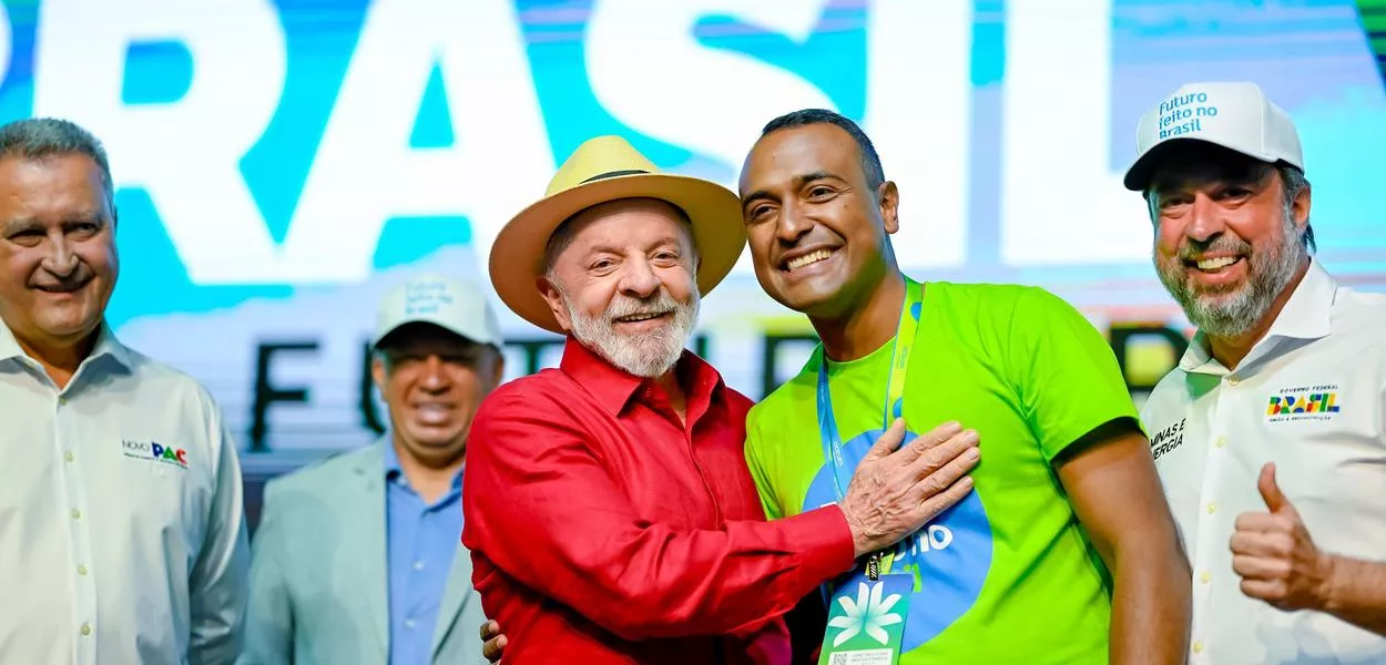 Presidente da República, Luiz Inácio Lula da Silva, durante visita às instalações e cerimônia de inauguração do Centro de Tecnologia e Inovação Agroindustrial e de lançamento do programa Valoriza – Acelen Renováveis. Fazenda Boqueirão, BR-135, km 334, Zona Rural, Montes Claros – MG
Fotos: Ricardo Stuckert / PR