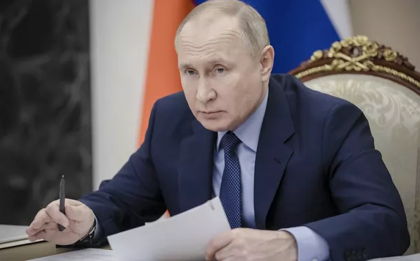 "Parceria estratégica entre Rússia e China fortalece política, economia e cultura", diz Putin