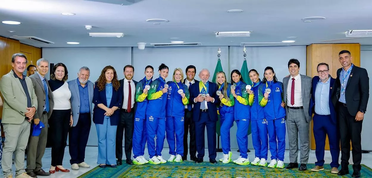 Presidente da República, Luiz Inácio Lula da Silva, durante encontro com atletas da Seleção Brasileira de Ginástica Rítmica, medalhistas do Campeonato Mundial 2025. Palácio do Planalto – Brasília (DF)