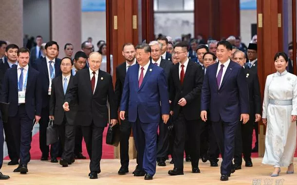 Xi Jinping realiza banquete de boas-vindas para convidados participantes da Cúpula da OCS em Tianjin
