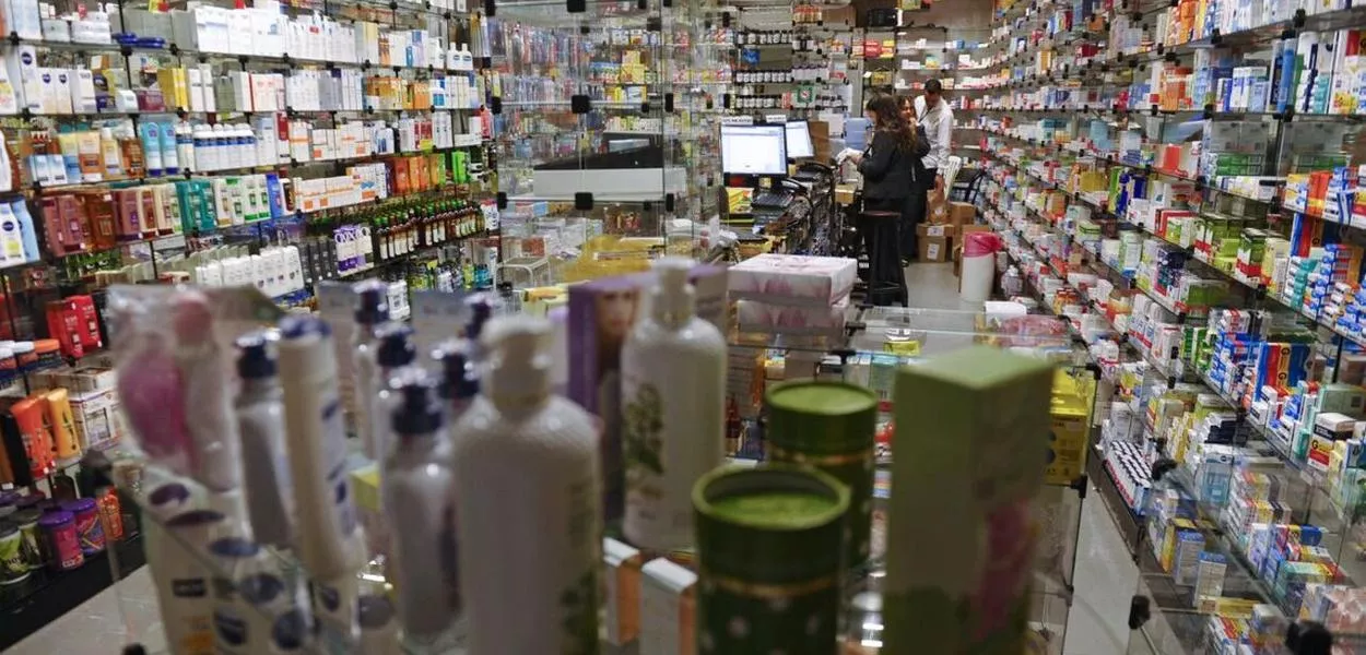 Comércio varejista recua 0,4% em dezembro e fecha 2025 com alta de 1,6%