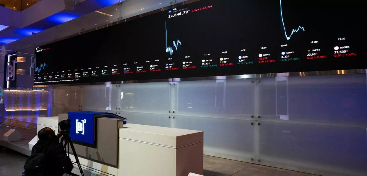 Painel eletrônico mostra variações de índices na B3, em São Paulo 