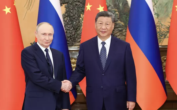 China e Rússia se consolidam como exemplo de relações entre grandes potências, diz Xi