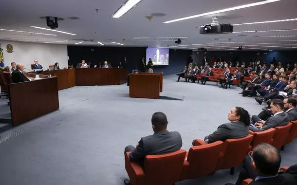 “A história será implacável com os que hoje se julgam vencedores”