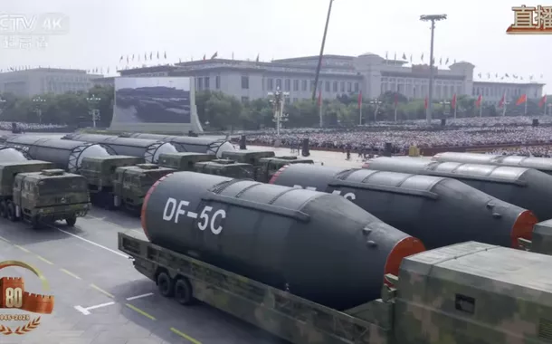China apresenta míssil nuclear DF-5C com alcance superior a 20 mil km