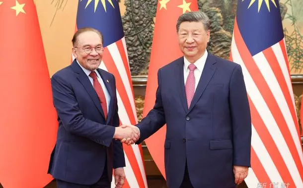 Xi Jinping se reúne com primeiro-ministro da Malásia