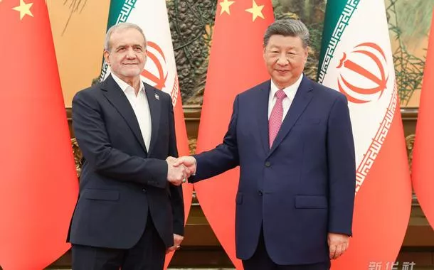 Xi Jinping se reúne com presidente do Irã