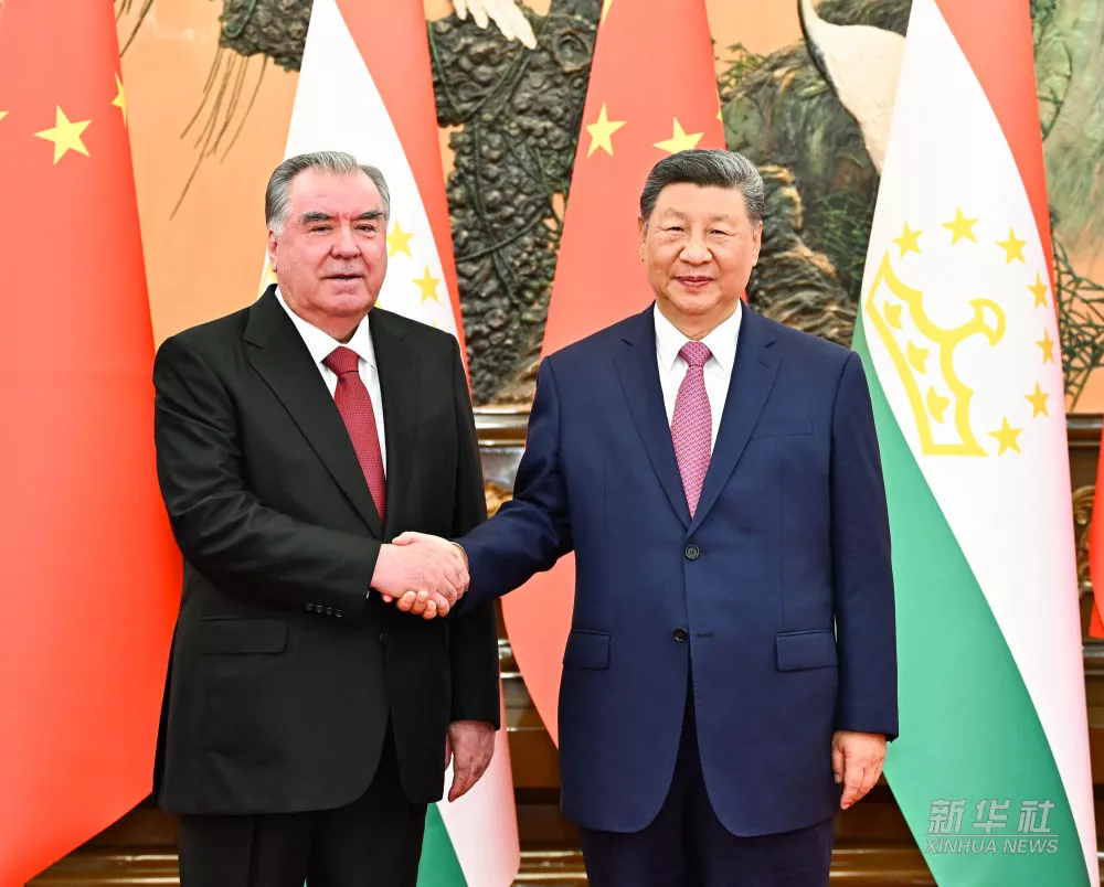Xi Jinping se reúne com presidente do Tajiquistão
