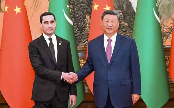 Xi Jinping se reúne com o presidente do Turcomenistão