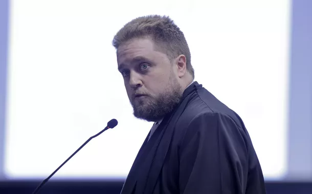 Advogado do general Augusto Heleno questiona atuação de Moraes e destaca disparidade nas perguntas