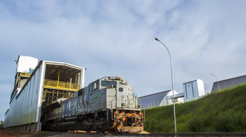 Trem na Ferrovia Centro-Atlântica