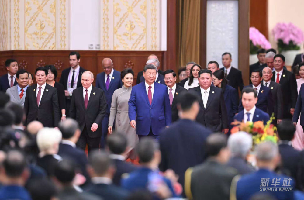 Xi Jinping participa do banquete de recepção da comemoração dos 80 anos da vitória na Guerra Antifascista Mundial (atualizado)