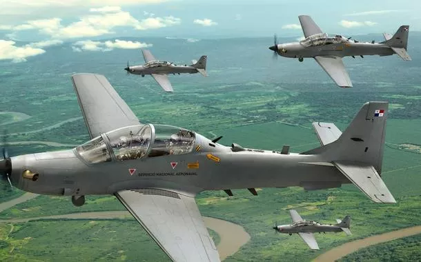 Panamá firma contrato para aquisição do Super Tucano, aeronave militar da Embraer