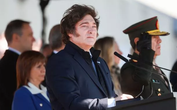 O presidente argentino Javier Milei em cerimônia do Dia da Bandeira Nacional em Buenos Aires, Argentina