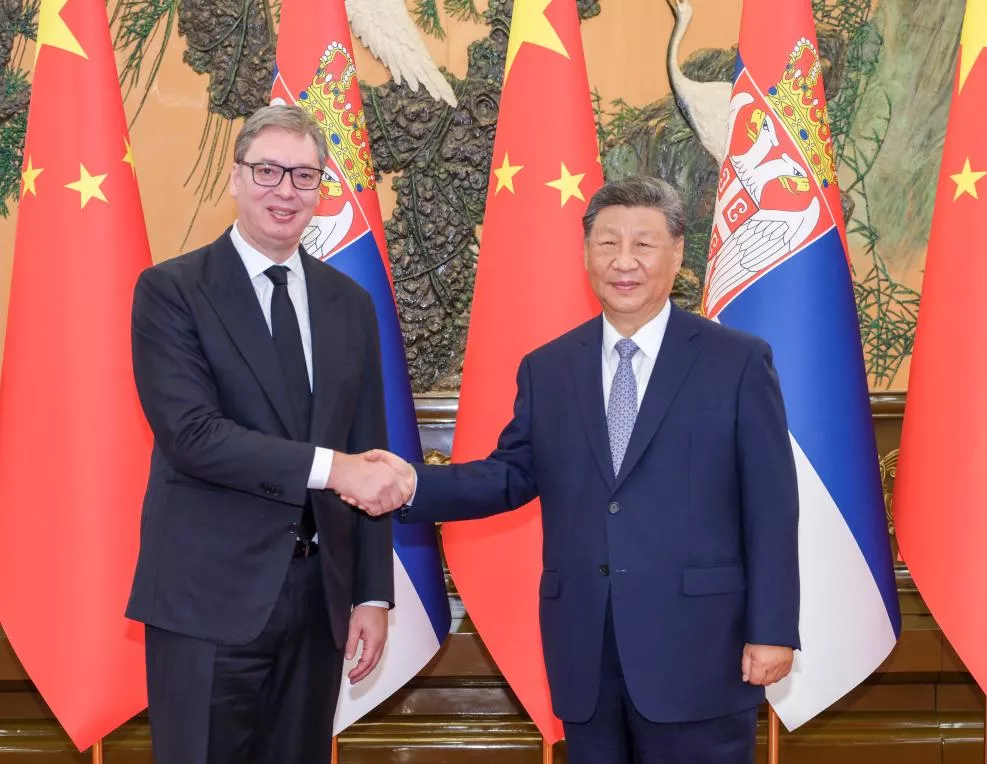 Xi reúne-se com presidente sérvio