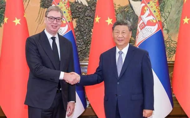 Xi reúne-se com presidente sérvio