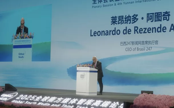 Leonardo Attuch discursa no Fórum de Mídia do Sul Global