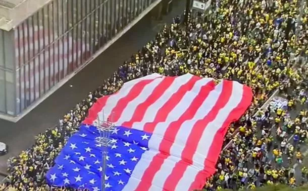 Deputados pedem apuração da PF sobre bandeira dos EUA em ato bolsonarista