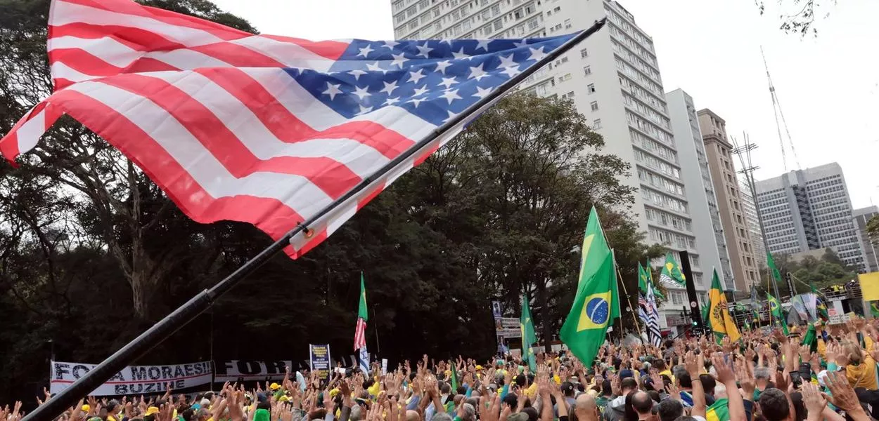 São Paulo (SP), 07/09/2025 - Pessoas participam do evento Reaja Brasil, na Avenida Paulista