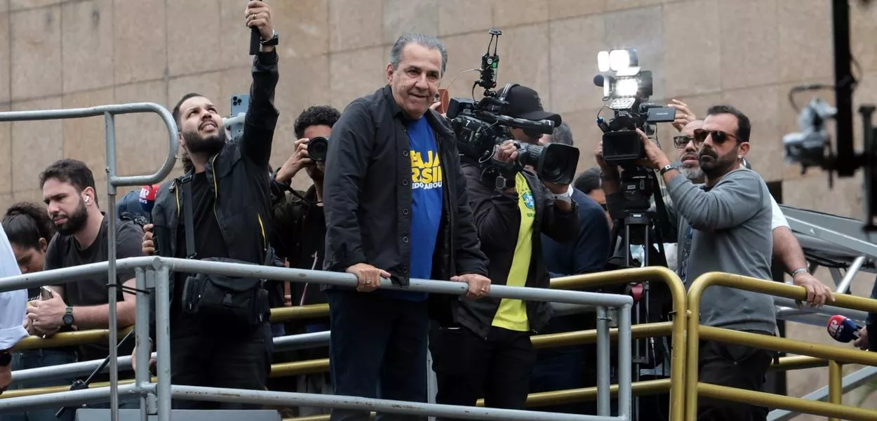 Pastor bolsonarista critica presença de bandeira dos EUA em ato, suspeita de infiltração e veta símbolos estrangeiros em protestos