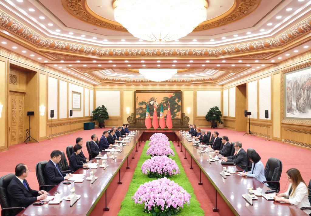 Xi Jinping recebe primeiro-ministro de Portugal em Beijing