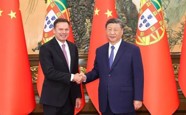 Xi Jinping recebe primeiro-ministro de Portugal em Beijing