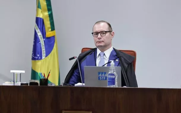 Cristiano Zanin interrompe julgamento no STF depois que Moraes vota pela condenação de Bolsonaro acusado de conspirar contra democracia