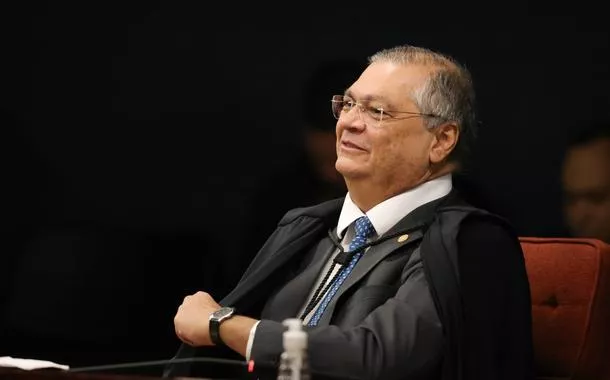 'Será que alguém acha que um cartão de crédito ou o Mickey vão mudar um julgamento do Supremo?', ironiza Dino em recado aos EUA