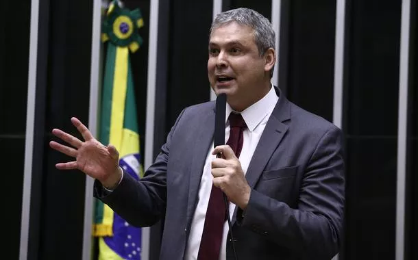 Trama golpista: Lindbergh responde aos EUA, exige respeito ao Brasil e afirma que STF fará história