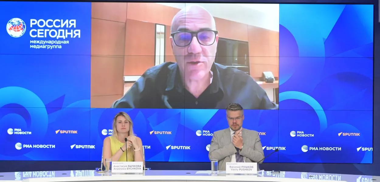 Leonardo Attuch participa de conferência da Sputnik