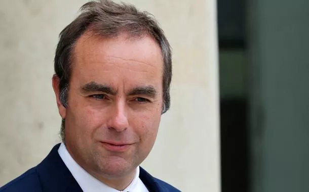 Sébastien Lecornu toma posse como primeiro-ministro da França