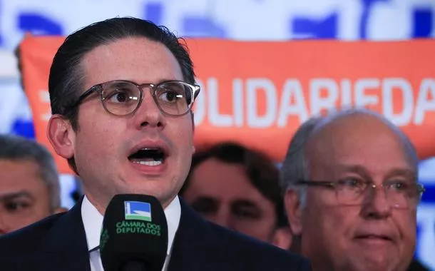 Pressionado por "maioria", Motta afasta anistia da pauta da Câmara