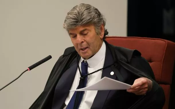 Voto de Fux oferece saída para Bolsonaro reverter condenação no STF