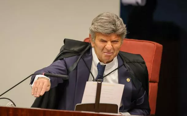 Fux ironiza urnas eletrônicas em julgamento de Bolsonaro