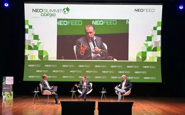 Durante o NeoSummit COP30, Gilberto Tomazoni diz que o caminho para a sustentabilidade se baseia em um tripé de apoio - com regularização ambiental, assistência técnica e gerencial