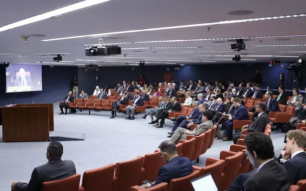 Fux pede condenação de Mauro Cid por abolição do Estado Democrático de Direito, mas descarta outros crimes