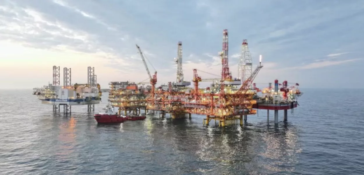 Plataforma de petróleo operada pela CNOOC