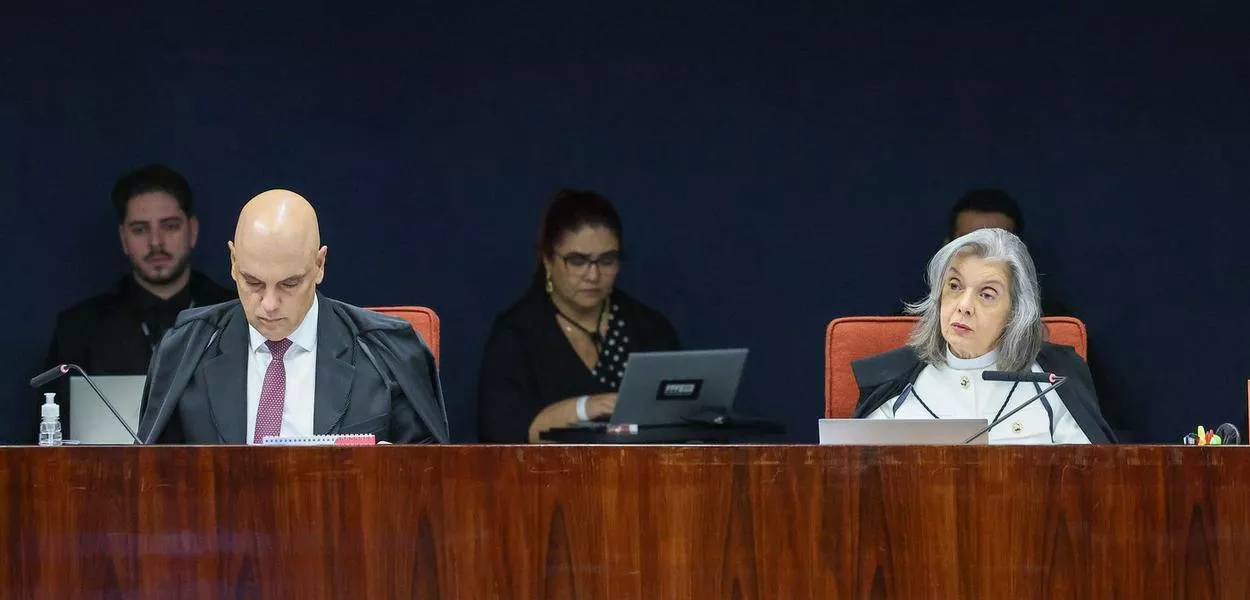 Ministros do STF Alexandre de Moraes e Carmén Lúcia durante julgamento da trama golpista