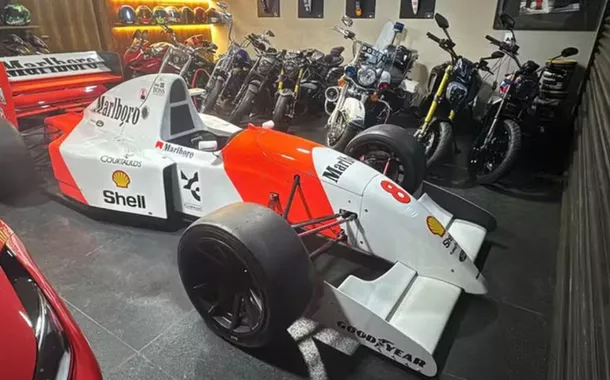 Carro réplica de Ayrton Senna e Ferrari são apreendidos em ação da PF