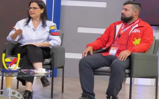 Blanca Eekhout (esq.) durante entrevista à VTV