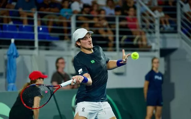 João Fonseca vence Sakellaridis na estreia da Copa Davis
