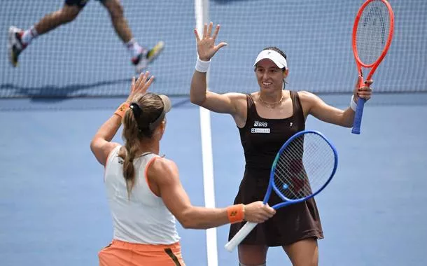 As tenistas Luisa Stefani e Timea Babos, campeãs do SP Open