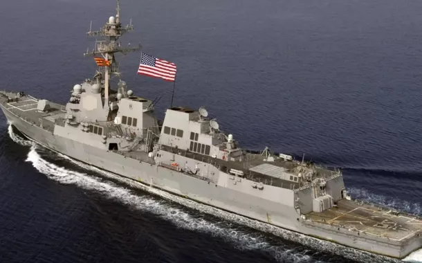 O navio de guerra USS Jason Dunham interceptou o navio "Carmen Rosa" na zona econômica exclusiva da Venezuela
