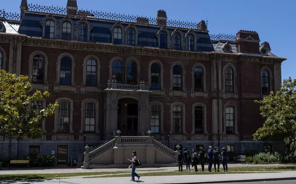 Futuros alunos visitam o campus da Universidade da Califórnia, Berkeley, antes do início do novo semestre, em Berkeley, Califórnia, EUA, em 8 de junho de 2023