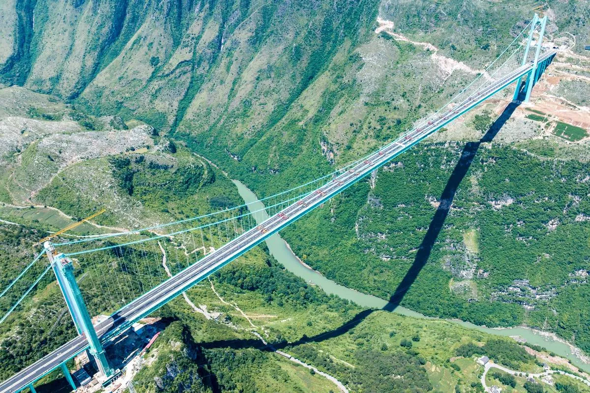 China inaugura ponte mais alta do mundo em Guizhou