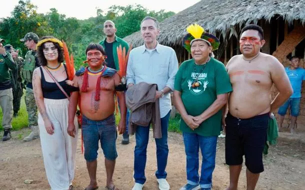 Ministro Barroso visita Terra Yanomami e recebe alerta sobre impacto do garimpo