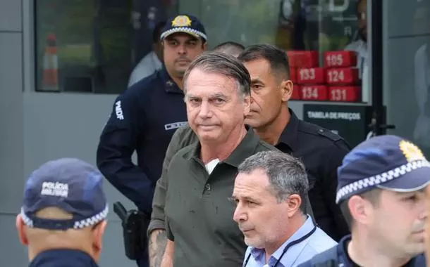 Moraes pede explicações sobre escolta que levou Bolsonaro a hospital de Brasília